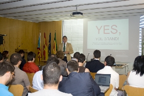D. Emilio Llopis, en  la conferencia "Yes, you Brand".. Pincha para ampliar
