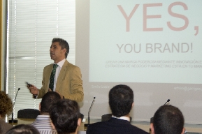 D. Emilio Llopis, durante  la "Yes, you Brand".. Pincha para ampliar
