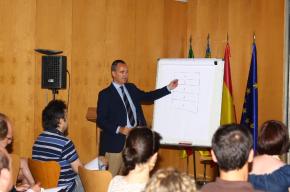 Arnal durante su ponencia en la jornada. Pincha para ampliar