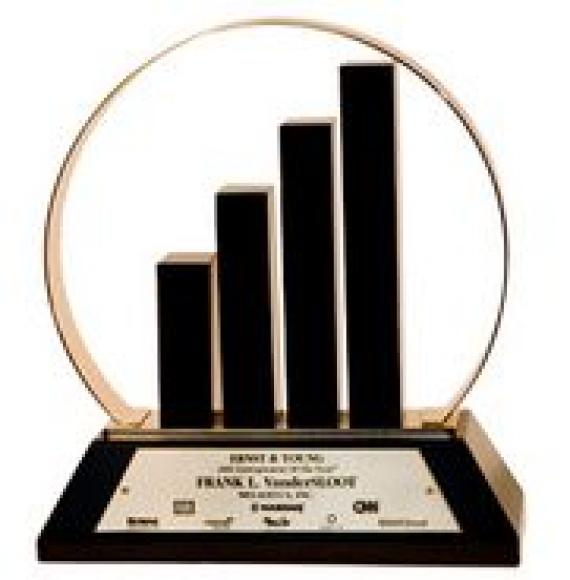 logo entrepreneur of the year E&Y