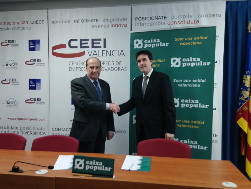 Jess Casanova, Director del CEEI Valencia, y Juan Gallur, Director de Banca Empresas de Caixa Popular firman el convenio