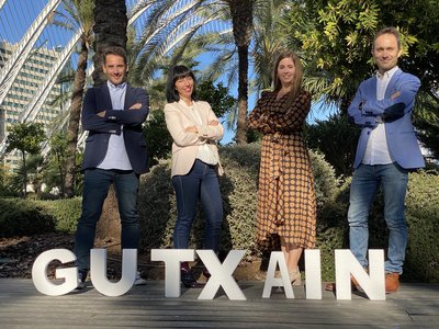 Parte del equipo gutXain posando en la Ciudad de las Ciencias