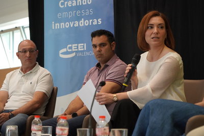 José Miguel Vendrell y Ximo Alonso en la mesa redonda 'Innovación y transformación empresarial' IV