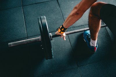 �CU�NTAS SERIES DEBO HACER PARA GANAR FUERZA Y MASA MUSCULAR?