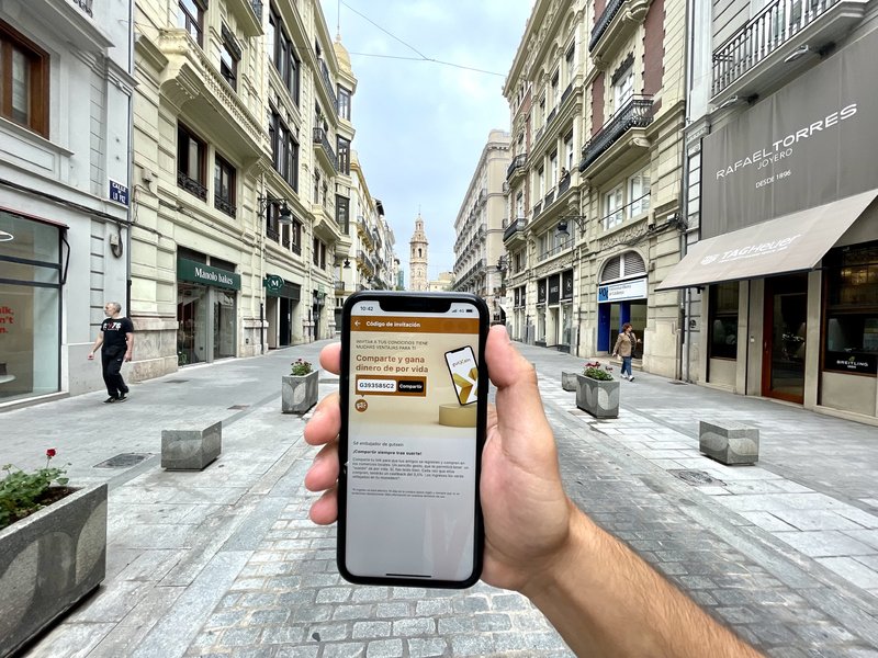 GutXain, la APP de comercio local, lanza su bono-comercio y regala hasta 30 para comprar en el barrio "desde el sof"