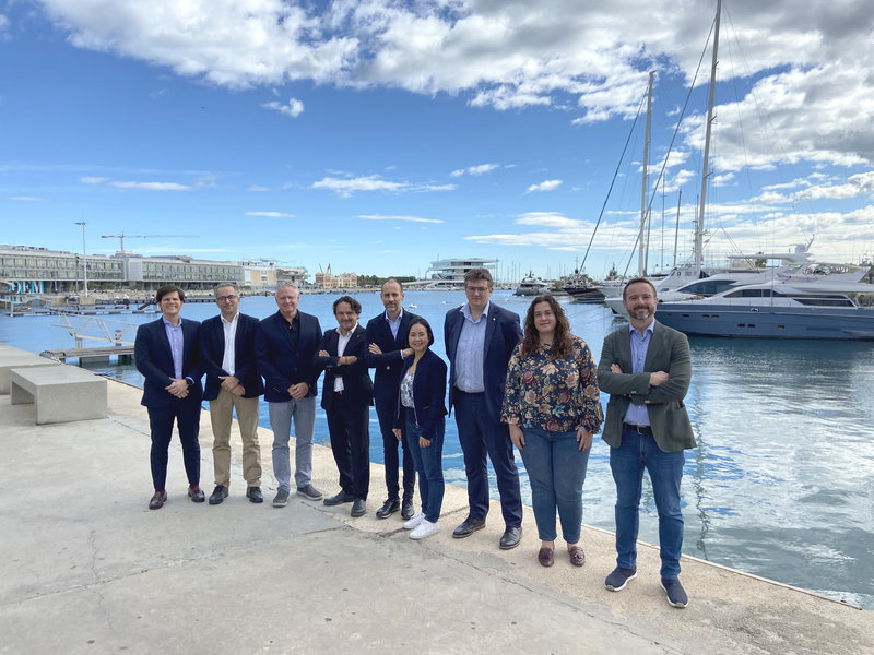 Representantes del equipo de Opentop y Fundaci�n Valenciaport junto a representantes de los hubs de innovaci�n ThePIER y homePORT