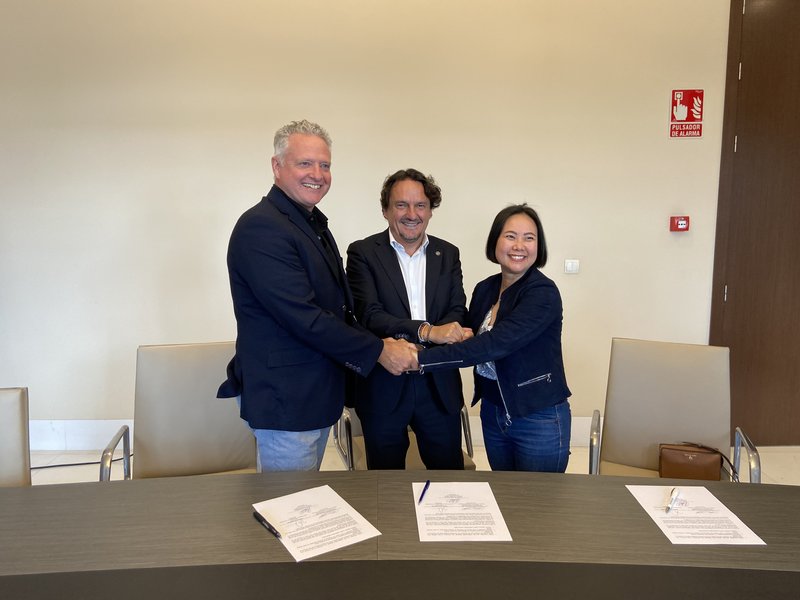 Michael Davie, Antonio Torregrosa y Phanthian Zuesongdham