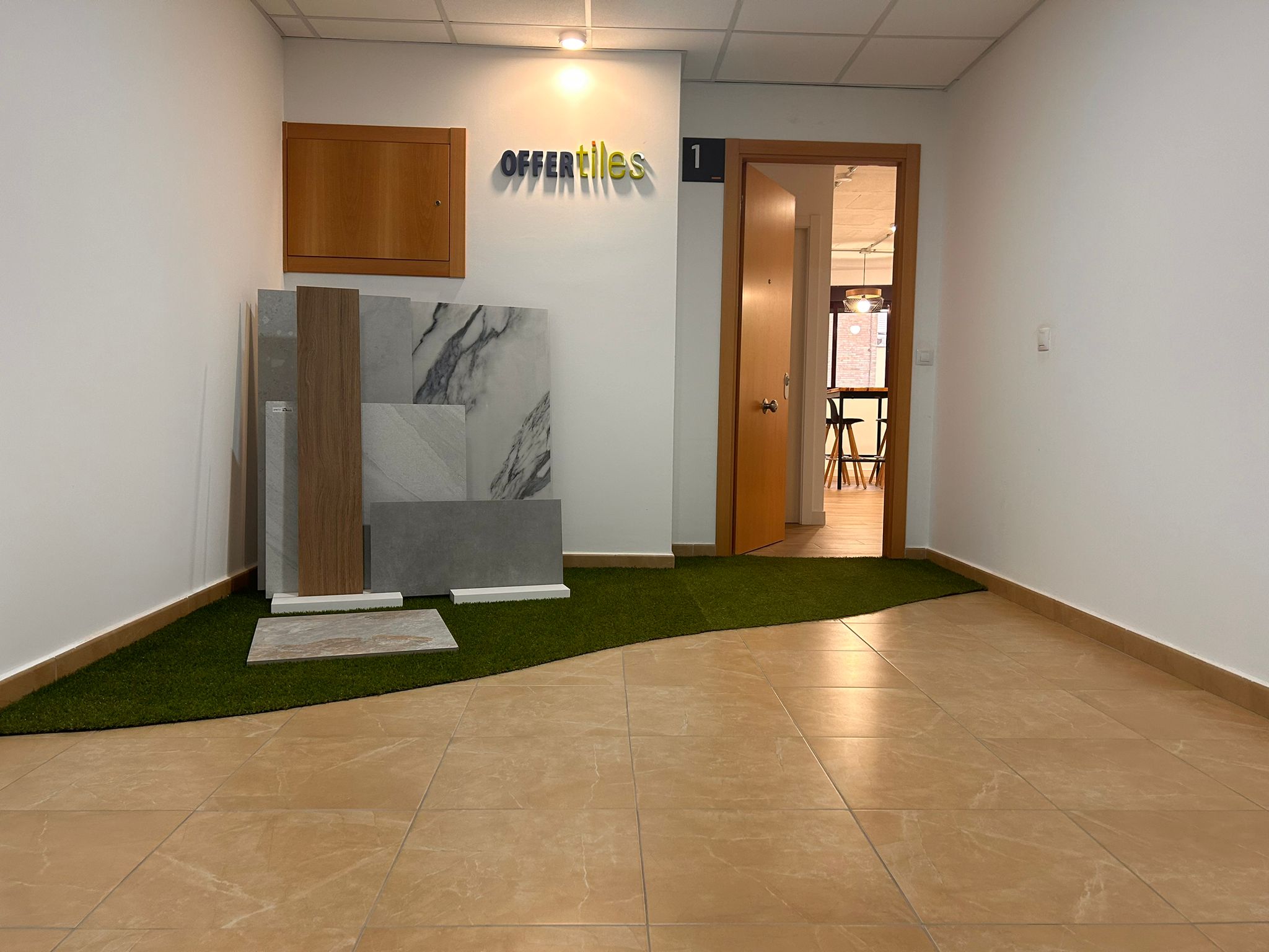OFFERTILES Oficina t�cnica, exposici�n