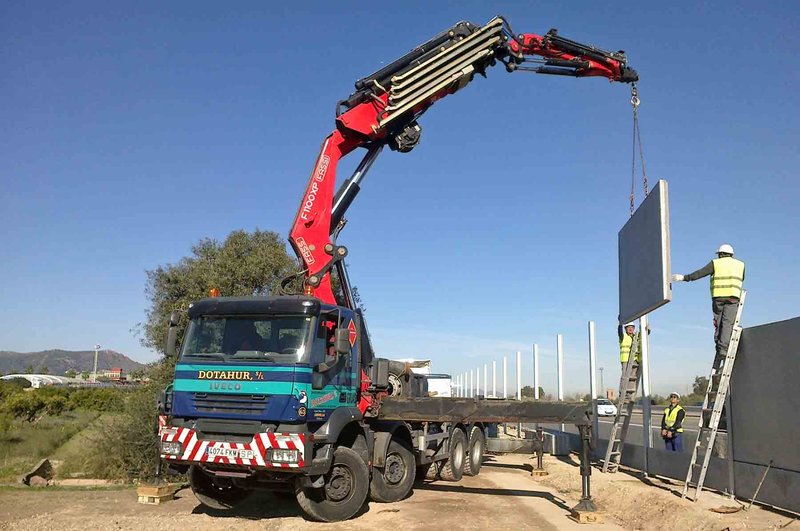 ¿Para qué sirve una grúa autocargante?