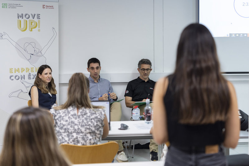 Sesión de feedback con los patrocinadores de Move Up!