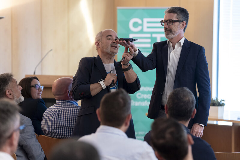 Javier Sirvent y Justo Vell�n, durante la jornada de OAP