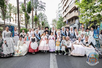El tejido empresarial alicantino celebra: Brandpost y Overant en la Entrada de Bandas 2026
