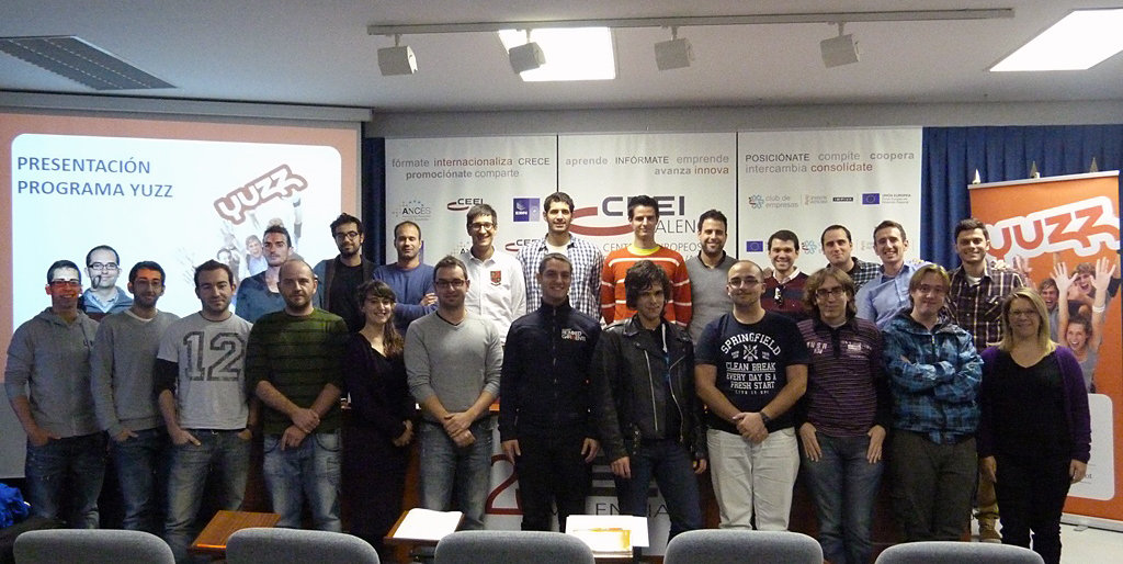 foto familia yuzz valencia 2012 2013 presentación