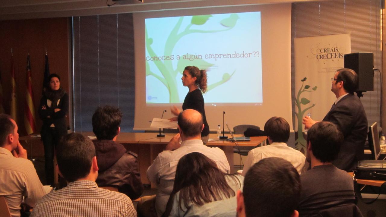 Presentaci�n VI Edici�n Creaci�n y Desarrollo Estrat�gico de Empresas Innovadoras. Mar Prieto, Edurne Zubiria y Luis Miguel Batalla, t�cnicos del CEEI.