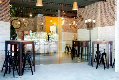 Curasanes y Cervezas en un entorno industrial marcan el nuevo espacio de alimentación