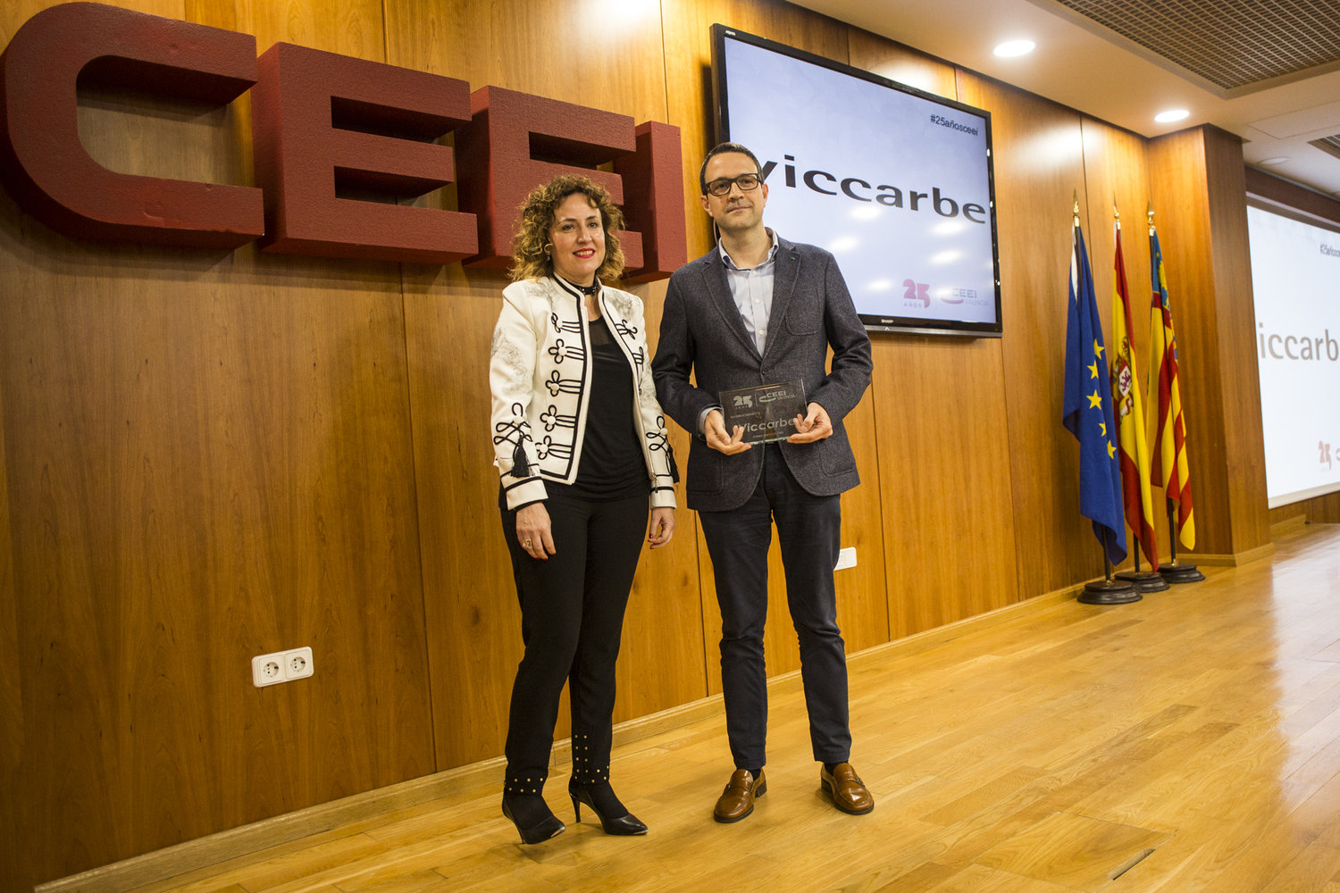 Daniel Benedito, CEO de Viccarbe, recoge el reconocimiento @25a�osceei de Julia Company[;;;][;;;]
