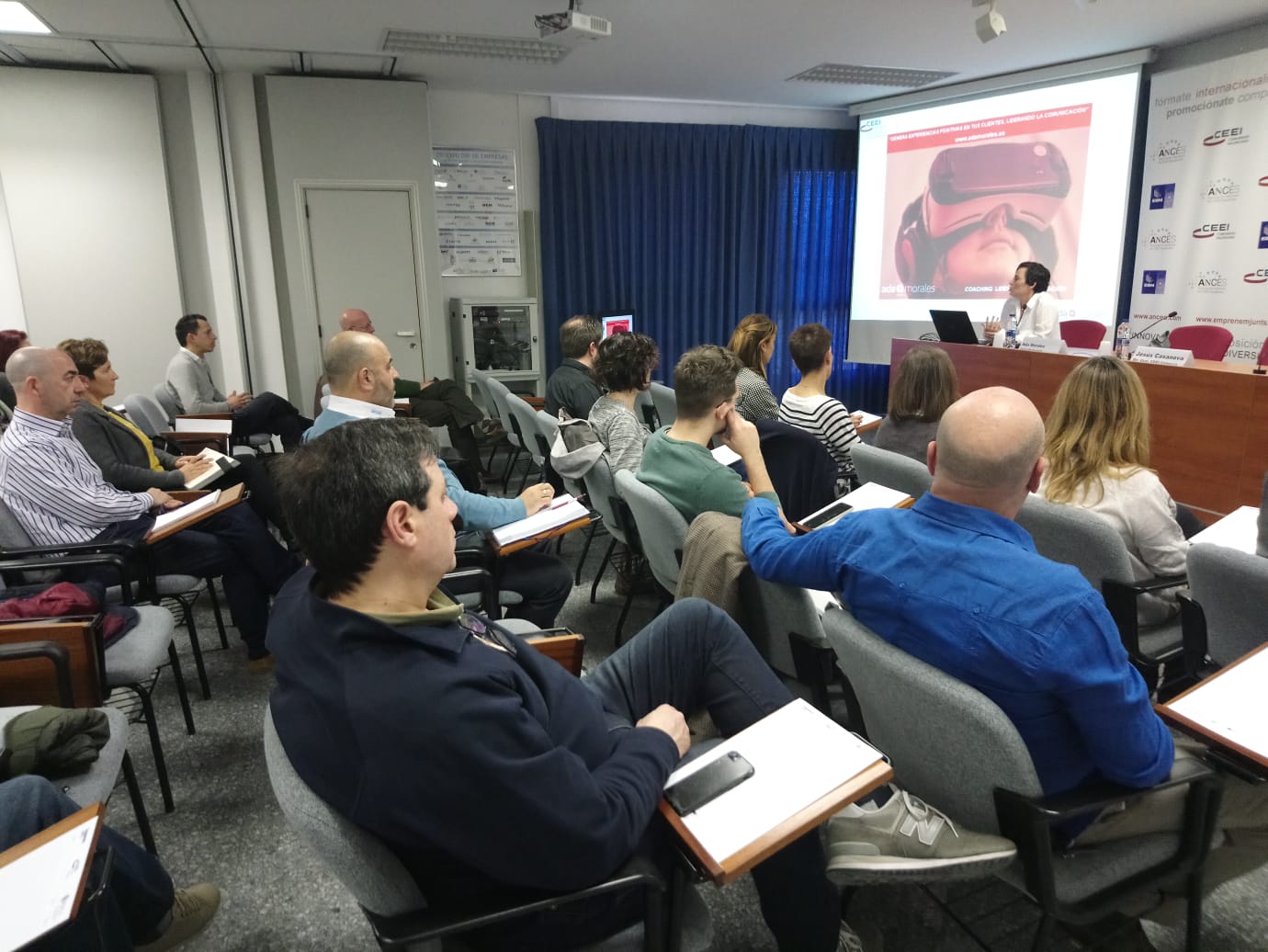 Jornada Genera experiencias positivas en tus clientes, liderando la comunicaci�n[;;;][;;;]- 1