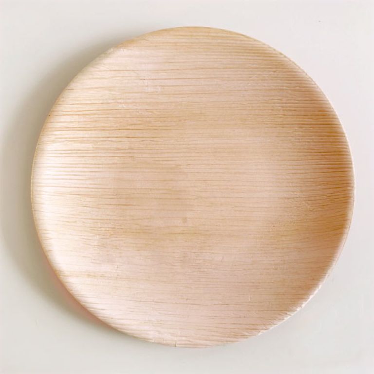 �Puedes servir comida en platos de madera?