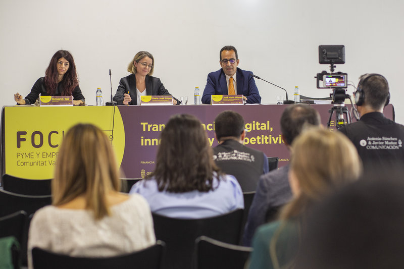 Mesa redonda Econom�a y propiedad del dato. Focus Pyme y Emprendimiento CV[;;;][;;;]