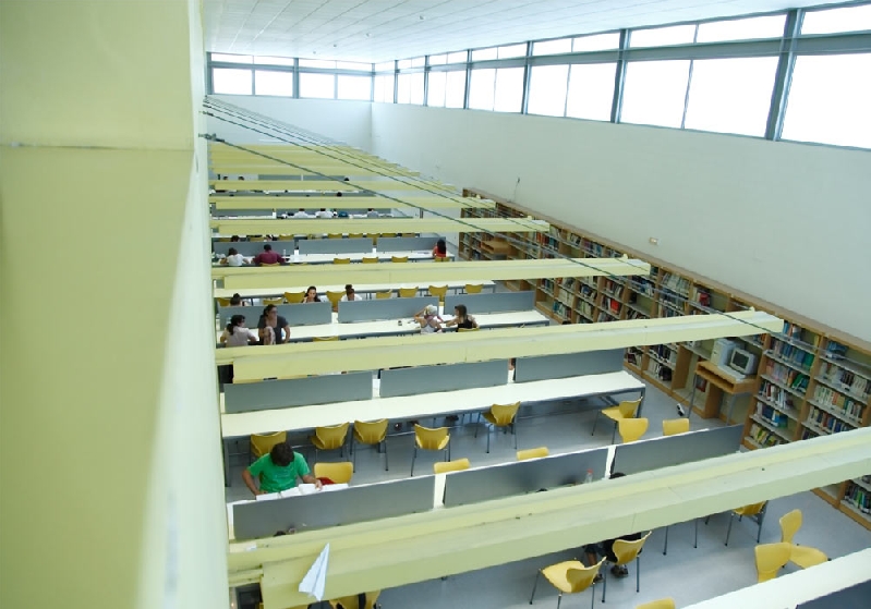 Biblioteca de Florida Universitaria