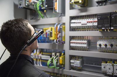 TCI Cutting lanza unas gafas inteligentes de realidad aumentada que revolucionan las máquinas de corte