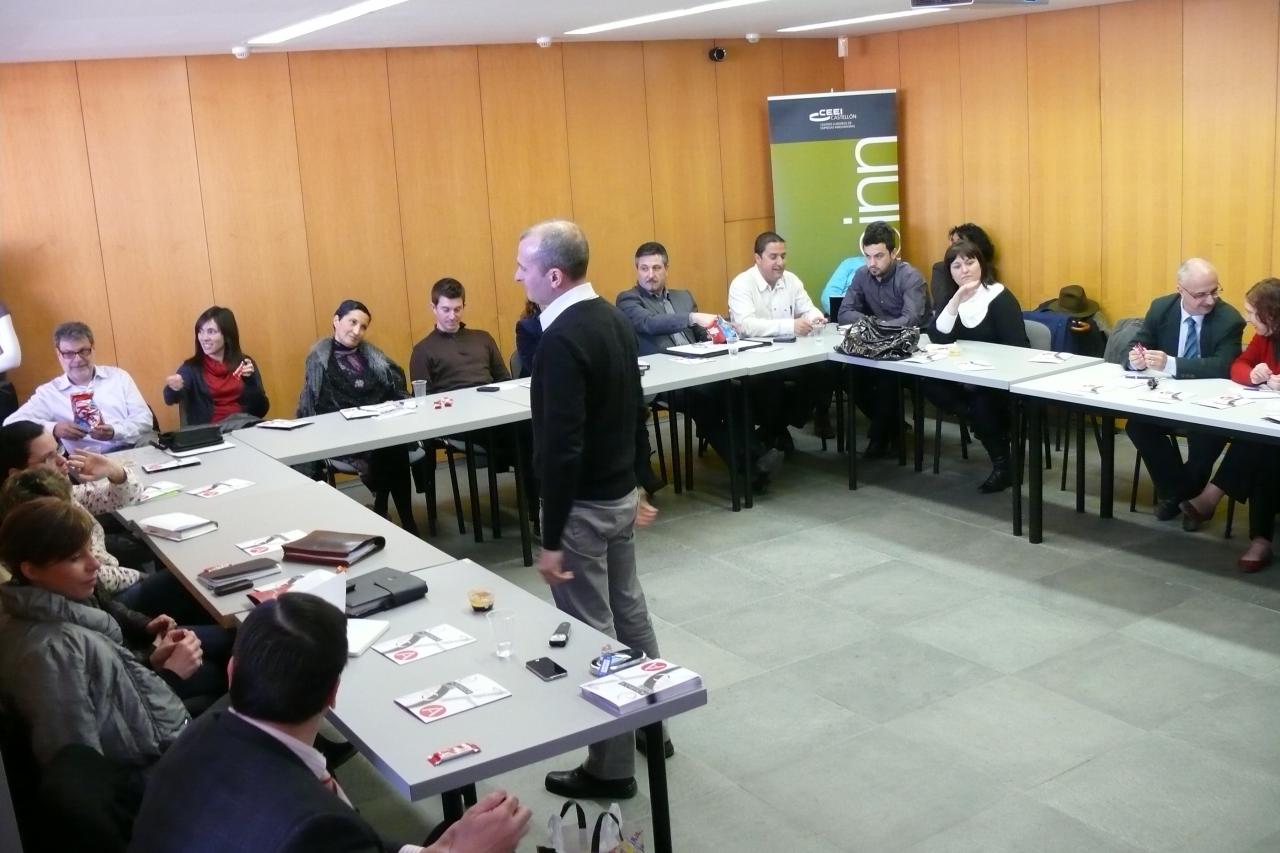 Desayuno de innovaci�n CEEI Castell�n 10/03/2011, Jonathan Secarella Networking y creatividad como factor estrat�gico en tiempos de crisis
