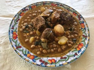 Potaje de bacalao con bu�uelos de miga de pan (Receta)