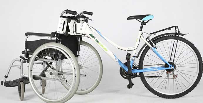 Kit que adapta una bicicleta a una silla de ruedas